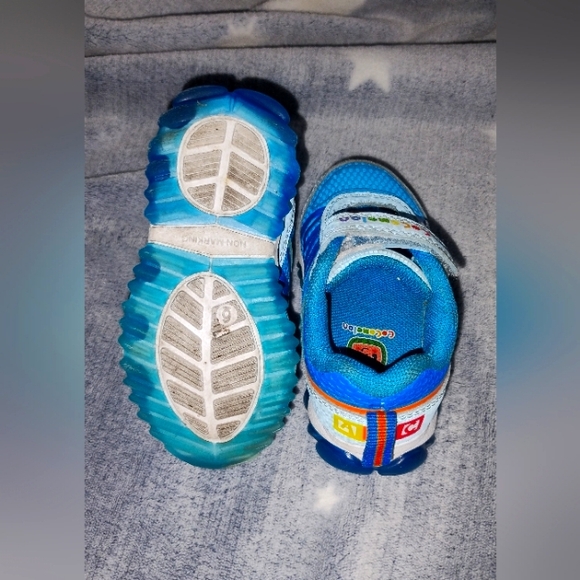 Toddler Sneakers - Picture 3 of 4